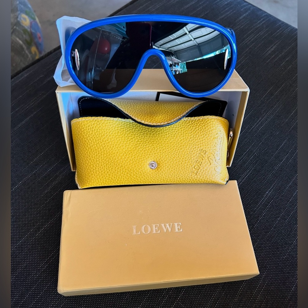 Fashion sunglasses Loewe style